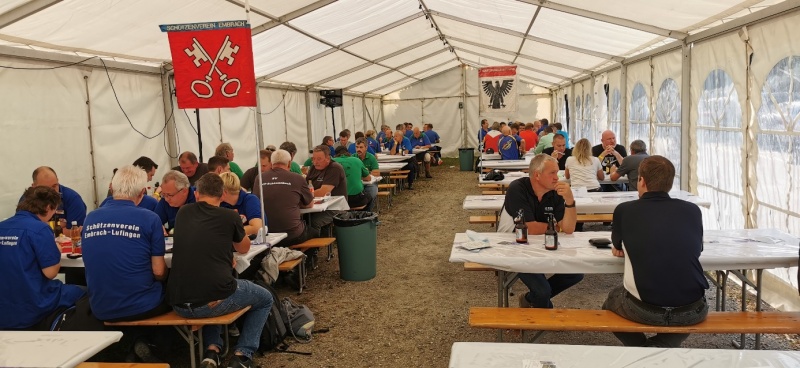 Die Organisation des Anlasses war top. Entsprechend den geltenden Covid-Massnahmen wurde den Gruppen ein Tisch für das Mittagessen zugeteilt. Für Feld A und D standen separate Zelte zur Verfügung.